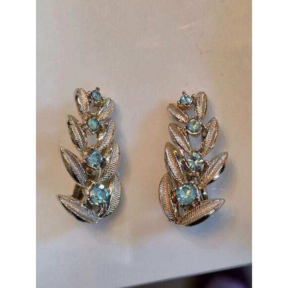 Vintage Gold Tone Leaf Clip-On Earrings With Light Blue Rhinestones - Picture 7 of 11